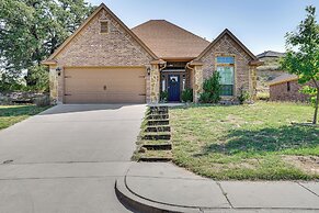 Charming Home w/ Chiminea in Weatherford!