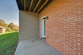 3 Mi to Dtwn: Pet-friendly Apt in Elizabethtown!