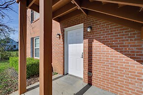 3 Mi to Dtwn: Pet-friendly Apt in Elizabethtown!