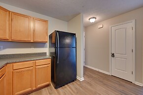 3 Mi to Dtwn: Pet-friendly Apt in Elizabethtown!