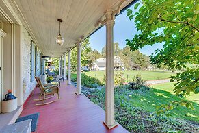 Walk to Creek: Mount Joy Home w/ Peacocks On-site!