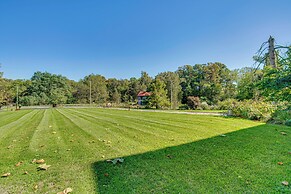 Walk to Creek: Mount Joy Home w/ Peacocks On-site!