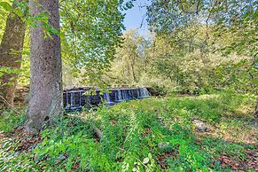 Walk to Creek: Mount Joy Home w/ Peacocks On-site!