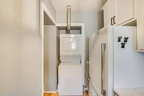 Walk to Creek: Mount Joy Home w/ Peacocks On-site!