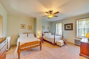 Walk to Creek: Mount Joy Home w/ Peacocks On-site!