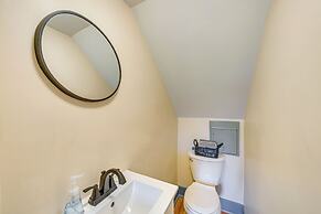 Walk to Creek: Mount Joy Home w/ Peacocks On-site!