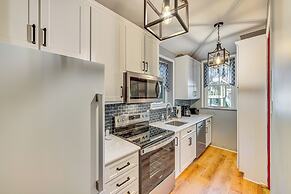 Walk to Creek: Mount Joy Home w/ Peacocks On-site!