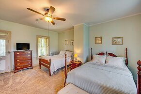 Walk to Creek: Mount Joy Home w/ Peacocks On-site!