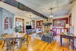 Walk to Creek: Mount Joy Home w/ Peacocks On-site!