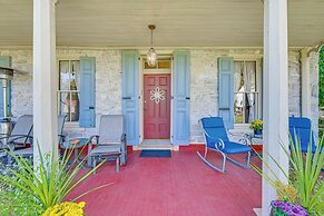 Walk to Creek: Mount Joy Home w/ Peacocks On-site!