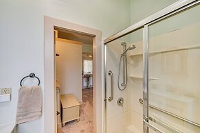 Walk to Creek: Mount Joy Home w/ Peacocks On-site!