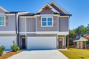 Family Friendly: Modern Townhome in Lula!
