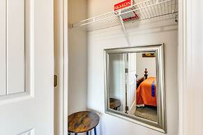 Family Friendly: Modern Townhome in Lula!