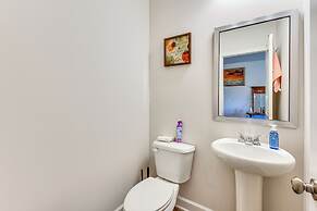 Family Friendly: Modern Townhome in Lula!