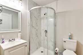 Family Friendly: Modern Townhome in Lula!