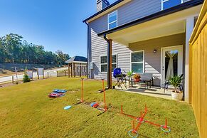 Family Friendly: Modern Townhome in Lula!