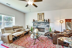 Family Friendly: Modern Townhome in Lula!