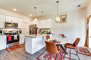 Family Friendly: Modern Townhome in Lula!