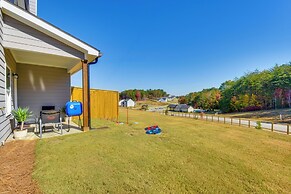 Family Friendly: Modern Townhome in Lula!