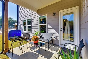 Family Friendly: Modern Townhome in Lula!