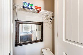 Family Friendly: Modern Townhome in Lula!