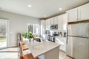 10 Mi to Grand Rapids: Modern Townhome!