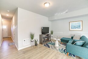 10 Mi to Grand Rapids: Modern Townhome!