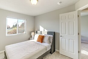 10 Mi to Grand Rapids: Modern Townhome!