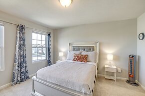 10 Mi to Grand Rapids: Modern Townhome!