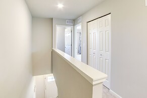10 Mi to Grand Rapids: Modern Townhome!