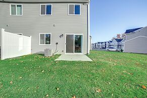 10 Mi to Grand Rapids: Modern Townhome!
