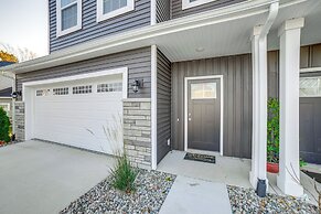 10 Mi to Grand Rapids: Modern Townhome!