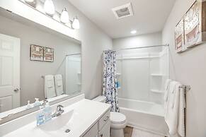 10 Mi to Grand Rapids: Modern Townhome!