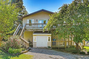 Pet-friendly Home on Lake Gaston w/ Furnished Deck