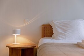 Inviting and Bright Guest Room in City Center