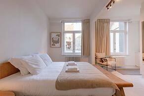 Inviting and Bright Guest Room in City Center