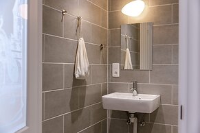 Inviting and Bright Guest Room in City Center