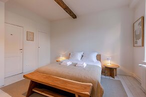 Inviting and Bright Guest Room in City Center