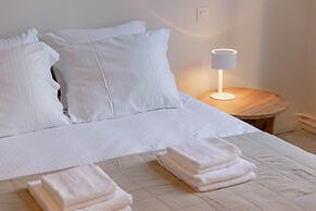 Inviting and Bright Guest Room in City Center