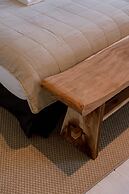 Inviting and Bright Guest Room in City Center