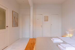 Inviting and Bright Guest Room in City Center