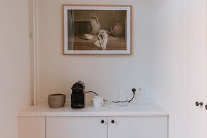 Inviting and Bright Guest Room in City Center