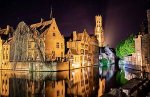 Inviting and Bright Guest Room in City Center