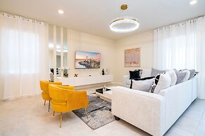 16020 Spacious Family Home 8BD Perfect For Your Vacation