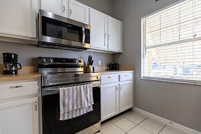 3BR Townhome Steps From Theme Parks Sleeps 6