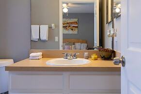 3BR Townhome Steps From Theme Parks Sleeps 6