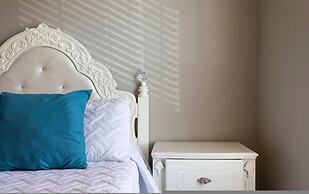 3BR Townhome Steps From Theme Parks Sleeps 6