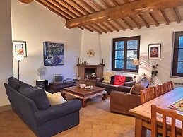 2bed Farmhouse Near San Gimignano With Pool