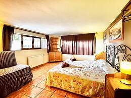 Rural Apartment With Direct Access to the Pool