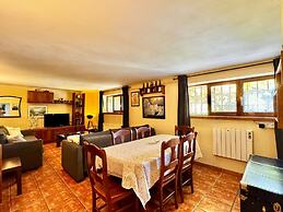 Rural Apartment With Direct Access to the Pool
